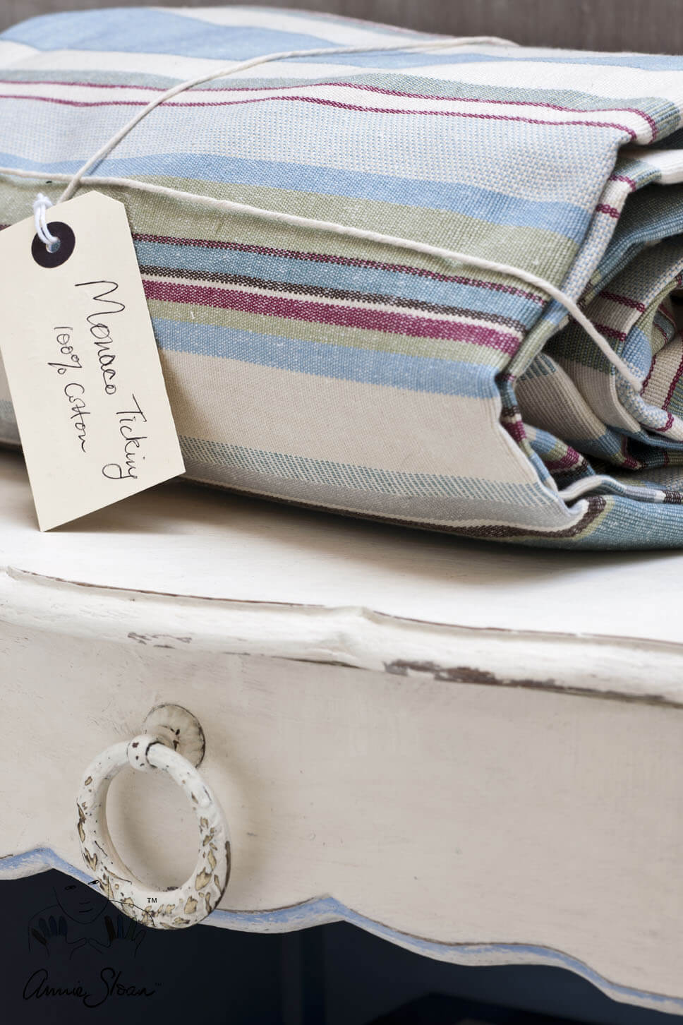Close-up of Annie Sloan Chalk Paint in ‘Original’ used to upcycle vintage furniture