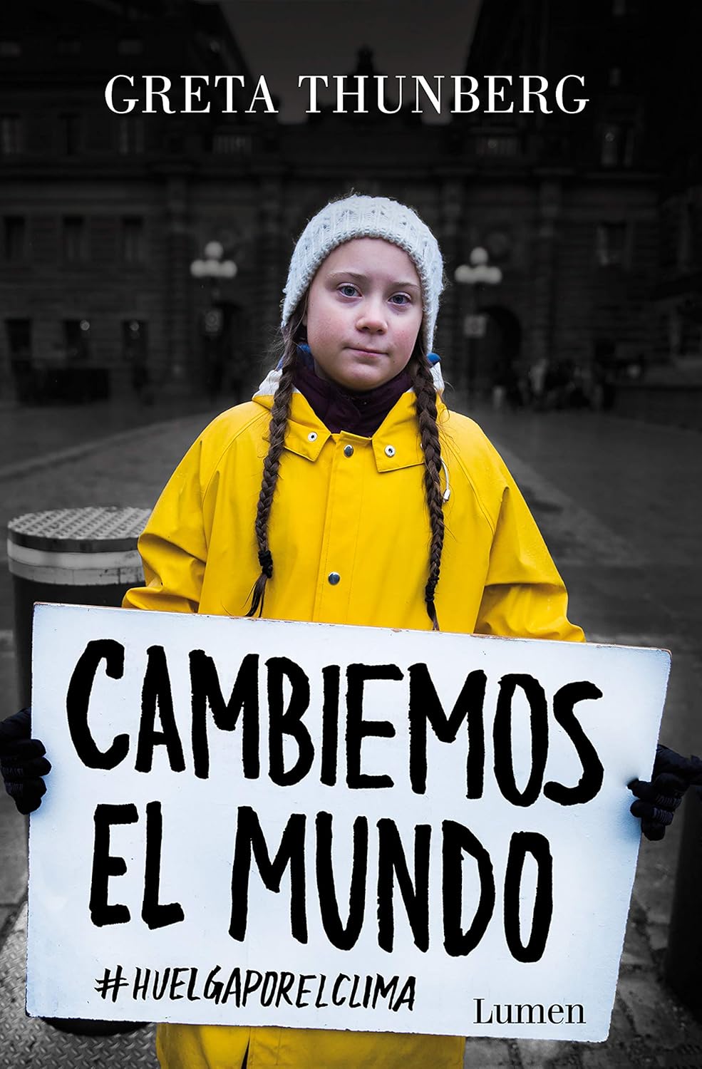 Cover of Greta Thunberg's book with her holding a sign reading "Cambiemos el Mundo" in yellow raincoat.