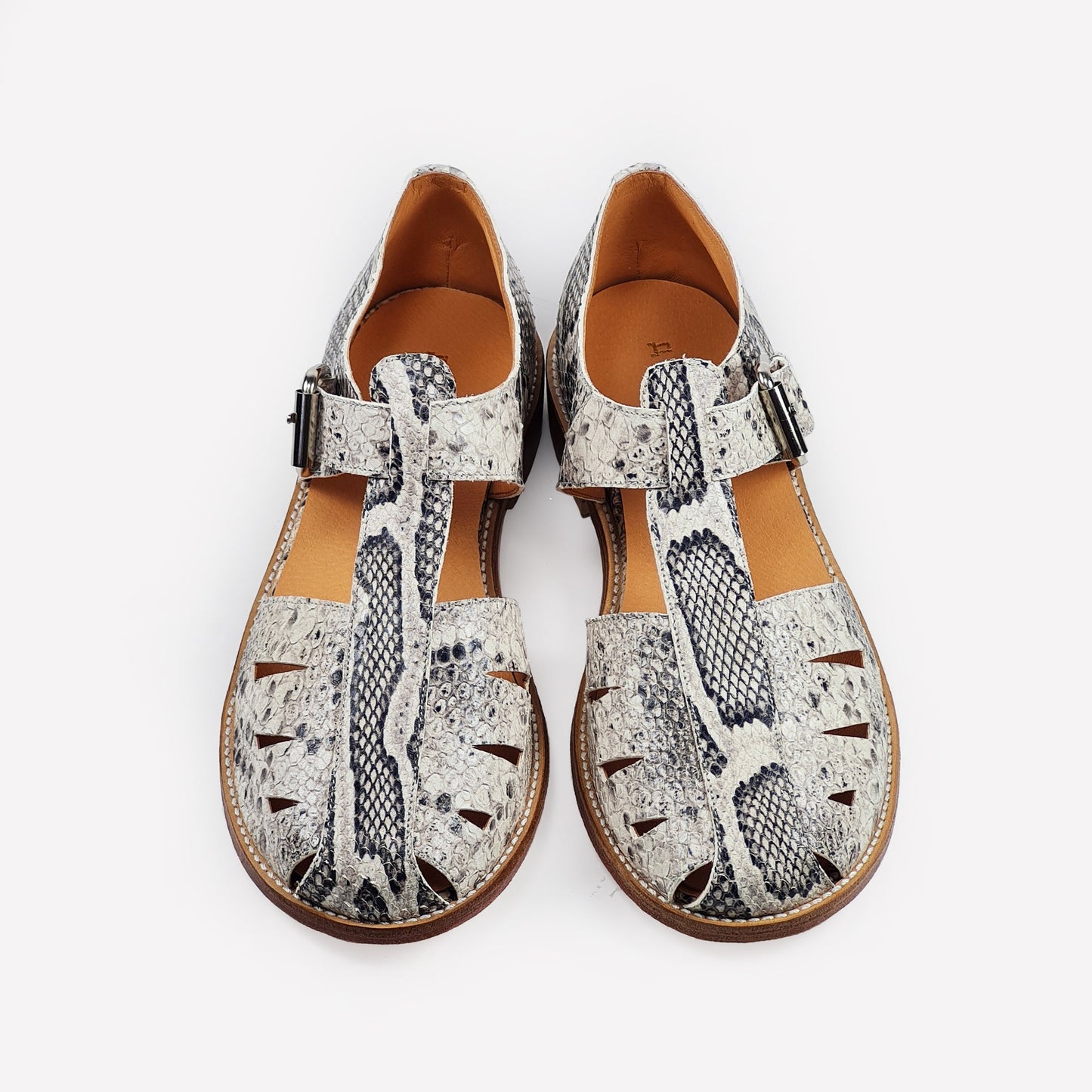 Handmade sandals with snake print, leather sole, side buckle and cut-outs. 100% leather. Seen from above