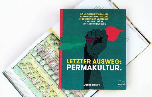 "Letzter Ausweg: Permakultur" book cover back with a green background, fist holding a red heart