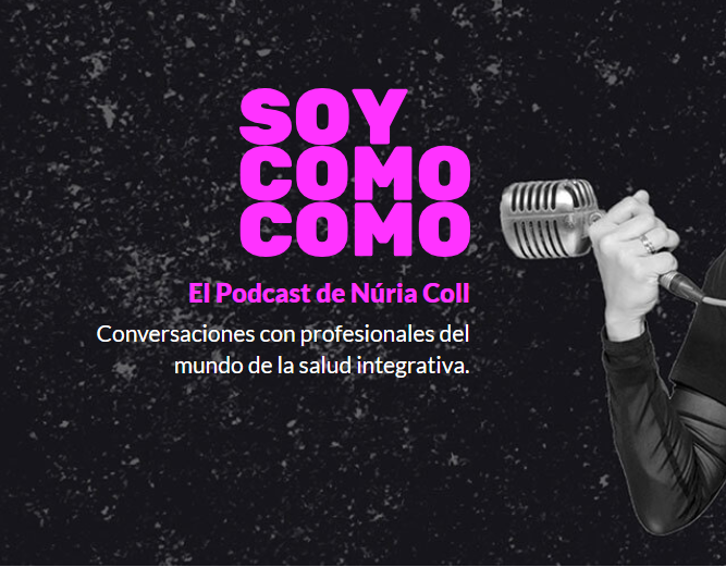 Podcast cover with pink text, a microphone, and a hand holding it, promoting health conversations by Núria Coll.