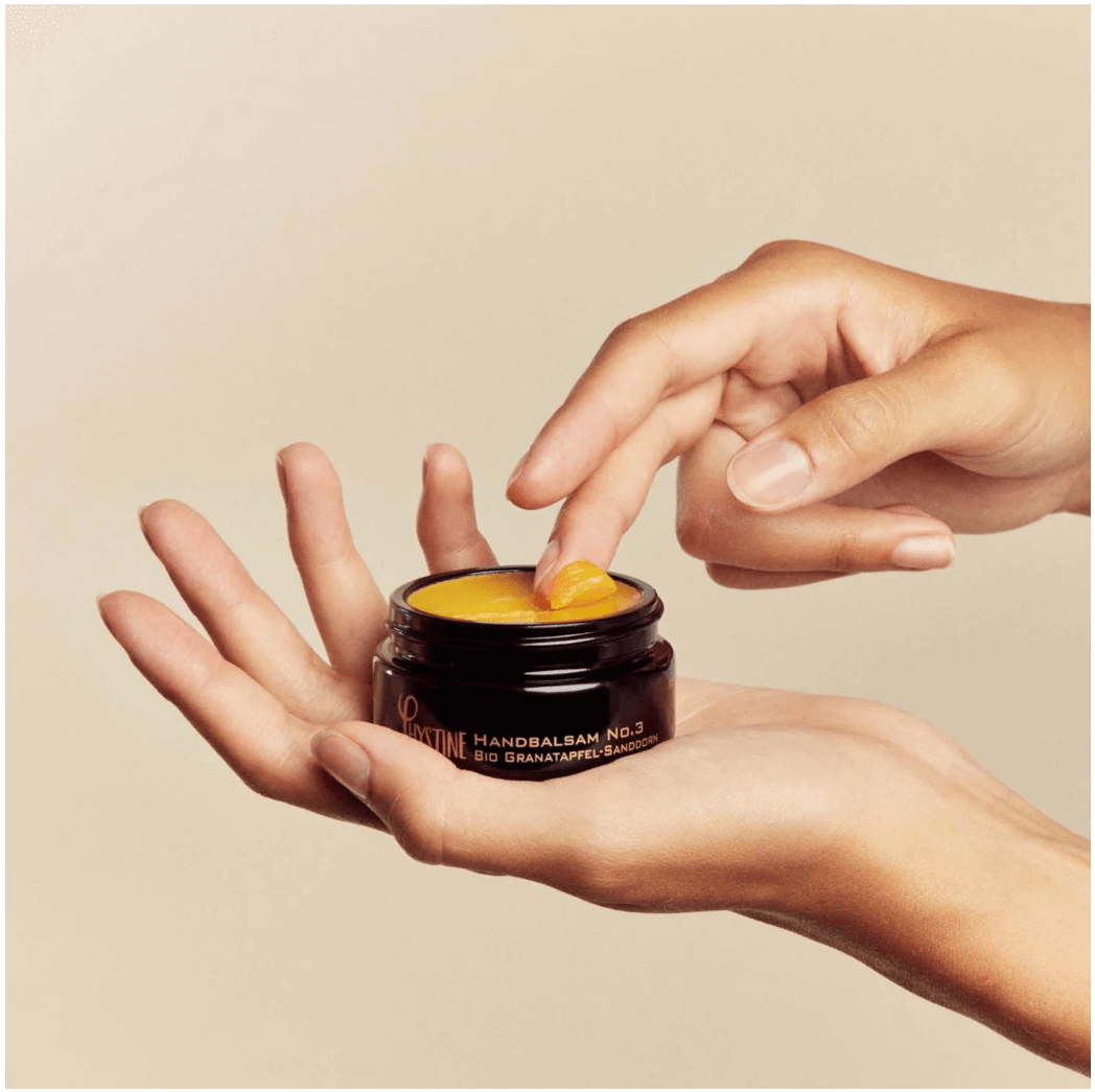 Close-up of hands using Phystine Repair Balm No.3