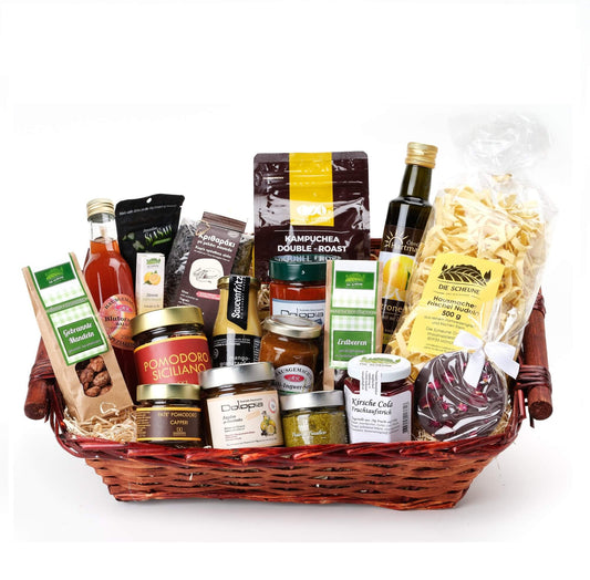 Fantastic gourmet gift basket with organic sauces, pasta, oils, coffee and spreads from sustainable international brands