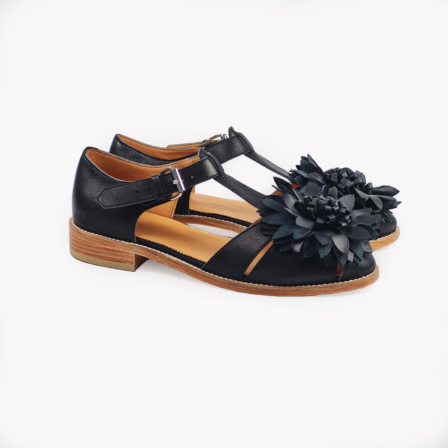 Handgefertigte Fischersandalen aus Leder - Schwarze Blume